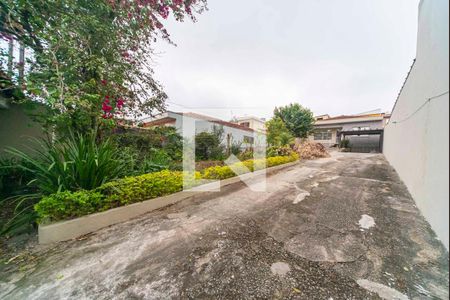 Casa para alugar com 160m², 2 quartos e 6 vagas Casa para alugar com 160m², 2 quartos e 6 vagasQuintal e Garagem