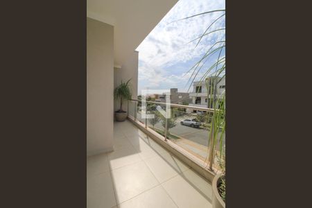 Casa à venda com 340m², 4 quartos e 4 vagas Casa à venda com 340m², 4 quartos e 4 vagasVaranda da Sala íntima e do Quarto 1 (suíte)