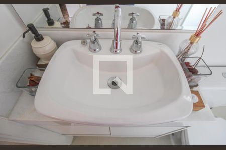 Casa à venda com 340m², 4 quartos e 4 vagas Casa à venda com 340m², 4 quartos e 4 vagasBanheiro do Quarto 2 (suíte)