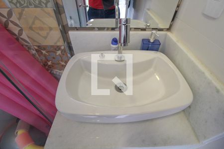 Casa à venda com 340m², 4 quartos e 4 vagas Casa à venda com 340m², 4 quartos e 4 vagasBanheiro da Piscina