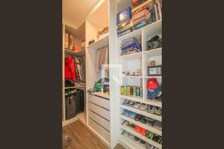 Casa à venda com 340m², 4 quartos e 4 vagas Casa à venda com 340m², 4 quartos e 4 vagasQuarto 1 (suíte) - Closet