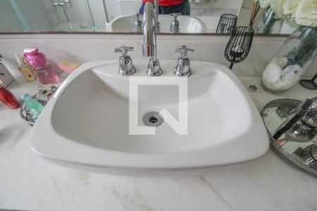 Casa à venda com 340m², 4 quartos e 4 vagas Casa à venda com 340m², 4 quartos e 4 vagasBanheiro do Quarto 3 (suíte master)