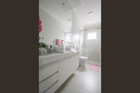 Casa à venda com 340m², 4 quartos e 4 vagas Casa à venda com 340m², 4 quartos e 4 vagasBanheiro do Quarto 4 (suíte)