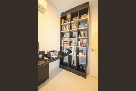 Casa à venda com 340m², 4 quartos e 4 vagas Casa à venda com 340m², 4 quartos e 4 vagasEscritório