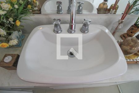 Casa à venda com 340m², 4 quartos e 4 vagas Casa à venda com 340m², 4 quartos e 4 vagasBanheiro do Quarto 1 (suíte)