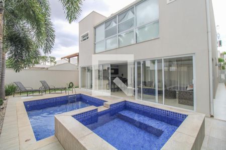 Casa à venda com 340m², 4 quartos e 4 vagas Casa à venda com 340m², 4 quartos e 4 vagasPiscina e Quintal