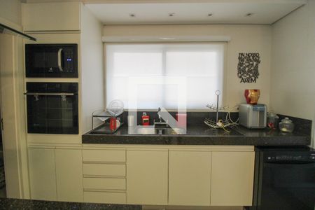 Casa à venda com 340m², 4 quartos e 4 vagas Casa à venda com 340m², 4 quartos e 4 vagasCozinha