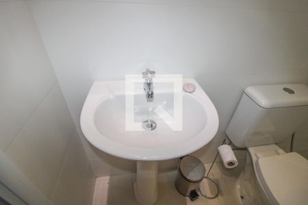 Casa à venda com 340m², 4 quartos e 4 vagas Casa à venda com 340m², 4 quartos e 4 vagasBanheiro de serviço