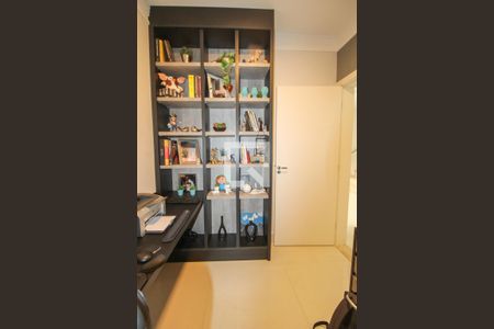 Casa à venda com 340m², 4 quartos e 4 vagas Casa à venda com 340m², 4 quartos e 4 vagasEscritório