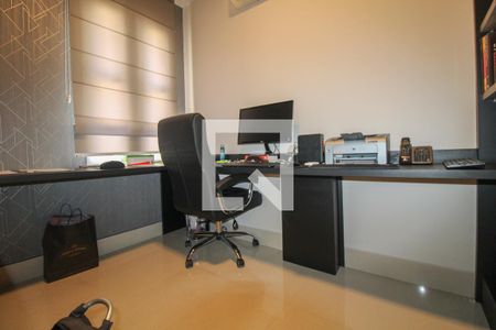 Casa à venda com 340m², 4 quartos e 4 vagas Casa à venda com 340m², 4 quartos e 4 vagasEscritório