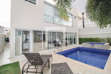 Casa à venda com 340m², 4 quartos e 4 vagas Casa à venda com 340m², 4 quartos e 4 vagasPiscina e Quintal