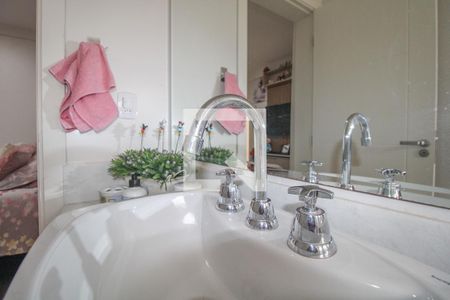 Casa à venda com 340m², 4 quartos e 4 vagas Casa à venda com 340m², 4 quartos e 4 vagasBanheiro do Quarto 4 (suíte)