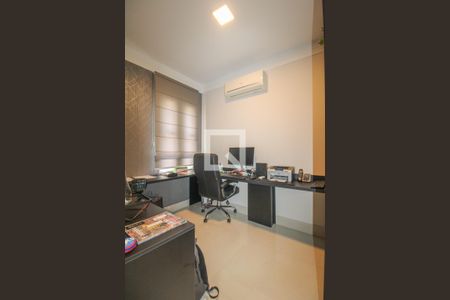 Casa à venda com 340m², 4 quartos e 4 vagas Casa à venda com 340m², 4 quartos e 4 vagasEscritório