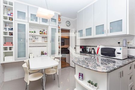 Apartamento à venda com 205m², 4 quartos e 3 vagasCozinha