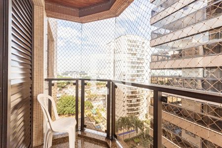 Apartamento à venda com 205m², 4 quartos e 3 vagasVaranda da Suíte 1