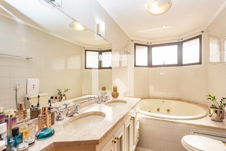 Apartamento à venda com 205m², 4 quartos e 3 vagasBanheiro da Suíte 3