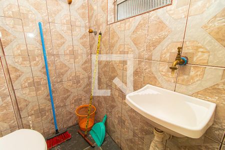 Banheiro de kitnet/studio para alugar com 1 quarto, 20m² em Liberdade, São Paulo