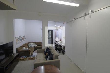 Casa para alugar com 140m², 3 quartos e 2 vagasSala fundos da casa