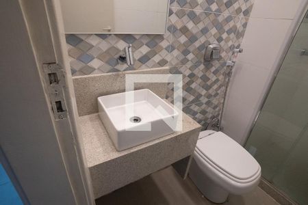banheiro de apartamento para alugar com 1 quarto, 30m² em Catete, Rio de Janeiro