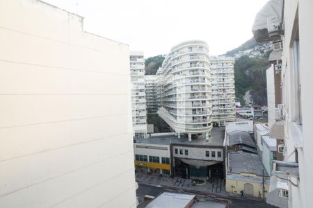 Quarto vista da janela de apartamento para alugar com 1 quarto, 30m² em Catete, Rio de Janeiro