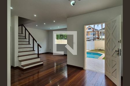 Sala de casa de condomínio à venda com 3 quartos, 165m² em Vargem Pequena, Rio de Janeiro
