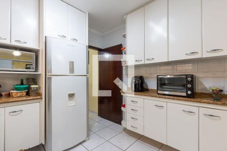 Casa à venda com 3 quartos, 200m² em Vila Moinho Velho, São Paulo