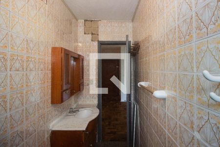 Banheiro de apartamento para alugar com 1 quarto, 43m² em Passo D’areia, Porto Alegre