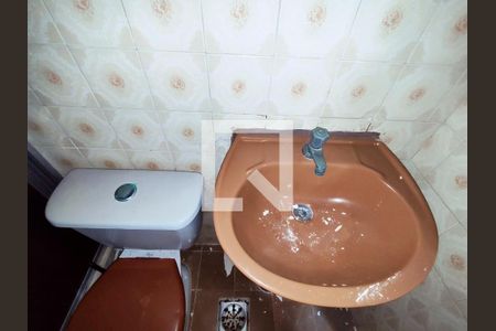 Casa de condomínio à venda com 60m², 2 quartos e sem vagaBanheiro 