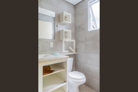 Banheiro de apartamento à venda com 1 quarto, 67m² em Ipanema, Porto Alegre