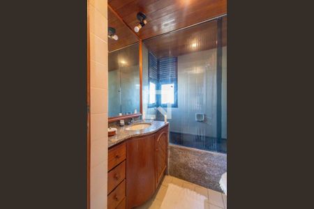 Apartamento à venda com 141m², 4 quartos e 3 vagasBanheiro Suíte