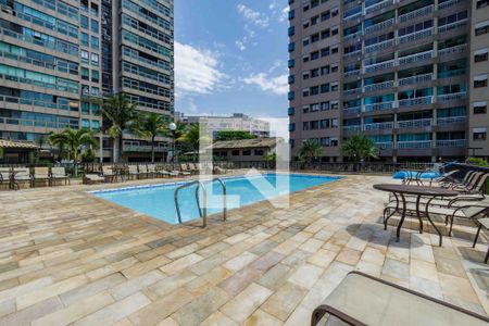 Apartamento à venda com 141m², 4 quartos e 3 vagasÁrea Comum Piscina