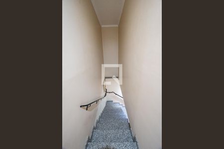 Casa à venda com 170m², 3 quartos e 2 vagasEscadas