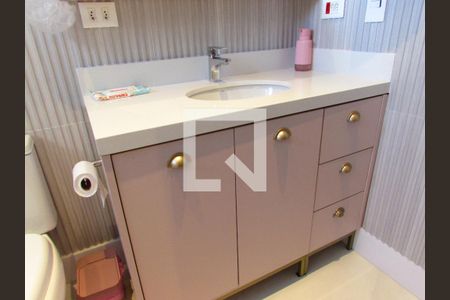 Apartamento à venda com 252m², 4 quartos e 4 vagasBanheiro da Suíte 4