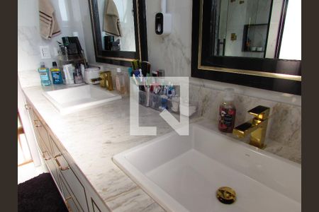 Apartamento à venda com 252m², 4 quartos e 4 vagasBanheiro da Suíte 1