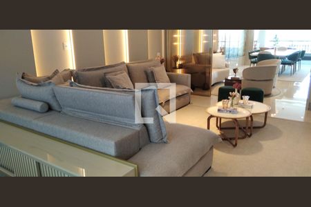 Apartamento à venda com 252m², 4 quartos e 4 vagas Apartamento à venda com 252m², 4 quartos e 4 vagasSala de TV