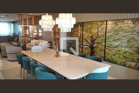 Apartamento à venda com 252m², 4 quartos e 4 vagas Apartamento à venda com 252m², 4 quartos e 4 vagasSala de Jantar