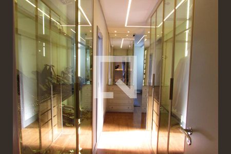 Apartamento à venda com 252m², 4 quartos e 4 vagasCloset da suíte 1