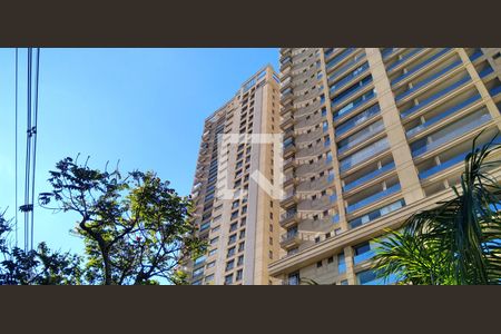 Apartamento à venda com 252m², 4 quartos e 4 vagas Apartamento à venda com 252m², 4 quartos e 4 vagasFachada