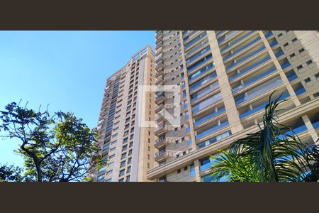 Apartamento à venda com 252m², 4 quartos e 4 vagas Apartamento à venda com 252m², 4 quartos e 4 vagasFachada