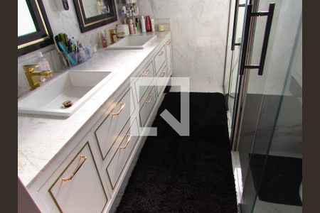 Apartamento à venda com 252m², 4 quartos e 4 vagasBanheiro da Suíte 1