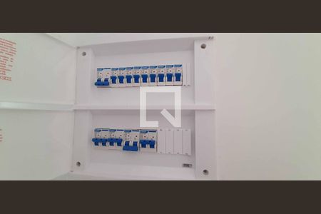 Casa à venda com 85m², 2 quartos e 2 vagas Casa à venda com 85m², 2 quartos e 2 vagasQuadro de Luz