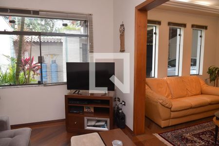 Casa à venda com 5 quartos, 279m² em Vila Pires, Santo André