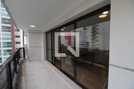 Apartamento à venda com 194m², 4 quartos e 4 vagasSala - Varanda