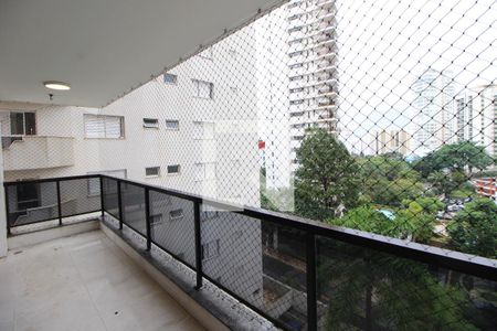Apartamento à venda com 194m², 4 quartos e 4 vagasSala - Varanda