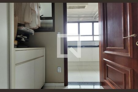 Apartamento à venda com 330m², 3 quartos e 5 vagasQuarto de serviço