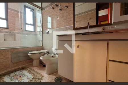 Apartamento à venda com 330m², 3 quartos e 5 vagasBanheiro da suíte