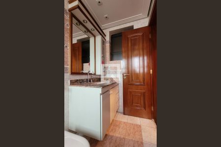 Apartamento à venda com 330m², 3 quartos e 5 vagasBanheiro da suíte