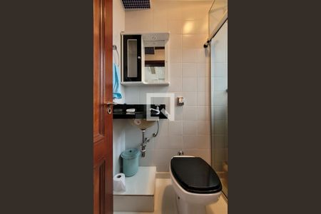 Apartamento à venda com 330m², 3 quartos e 5 vagasBanheiro de Serviço