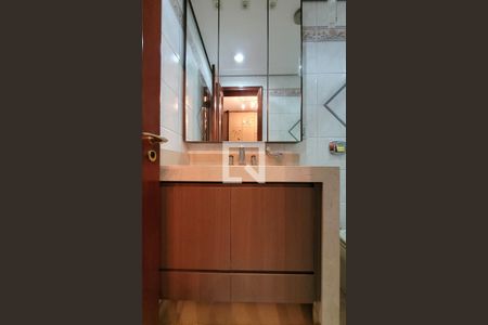 Apartamento à venda com 330m², 3 quartos e 5 vagasBanheiro da suíte 2