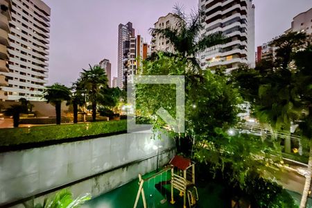 Apartamento à venda com 241m², 4 quartos e 4 vagasVaranda